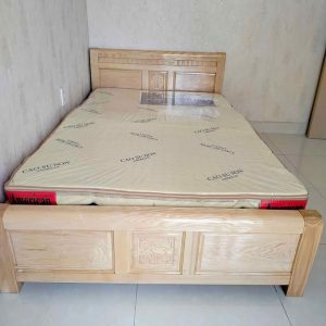 Giường gỗ sồi Nga